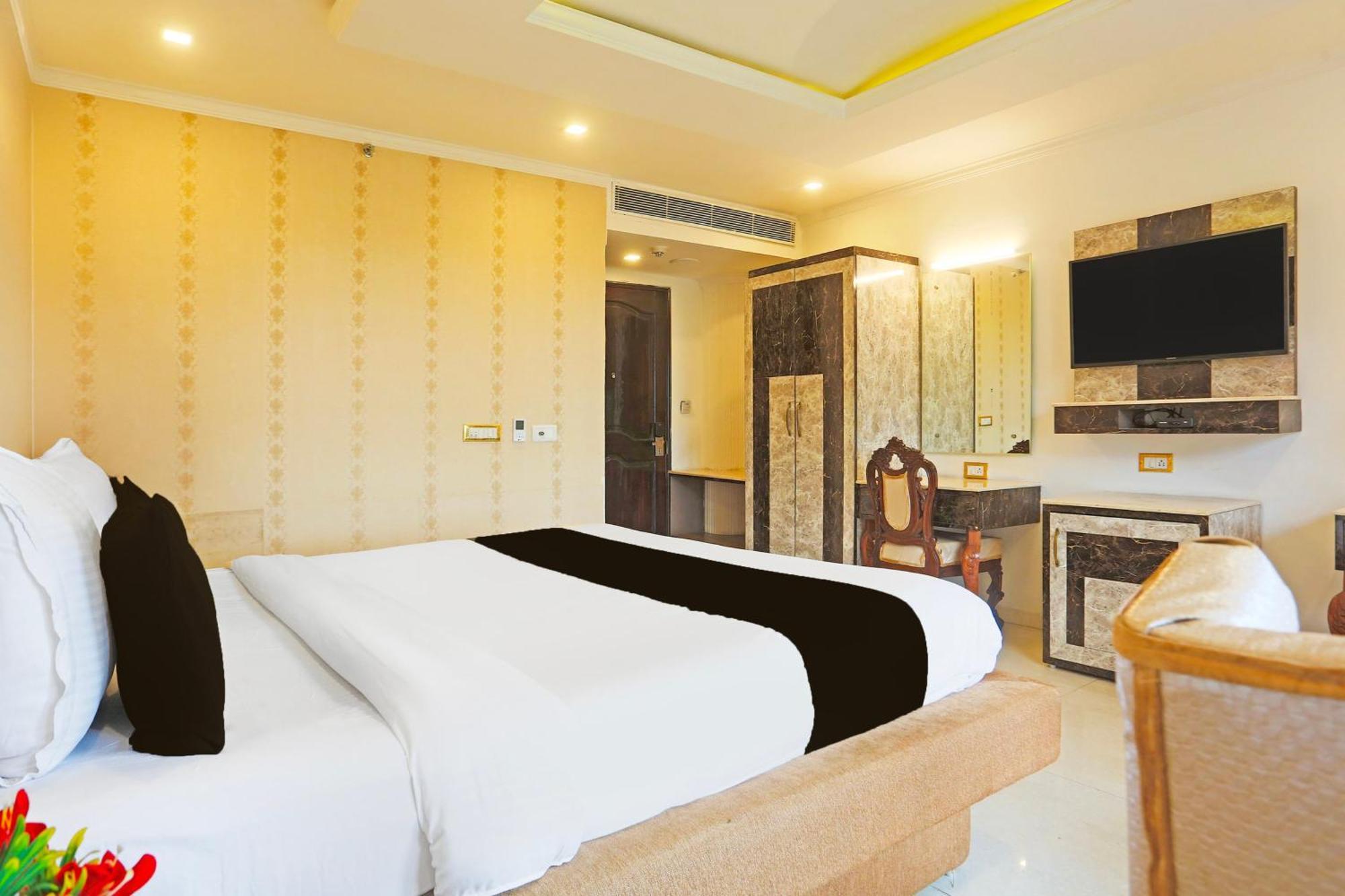 Super Townhouse Oak Dharamshala Near Maximus Mall Exterior photo