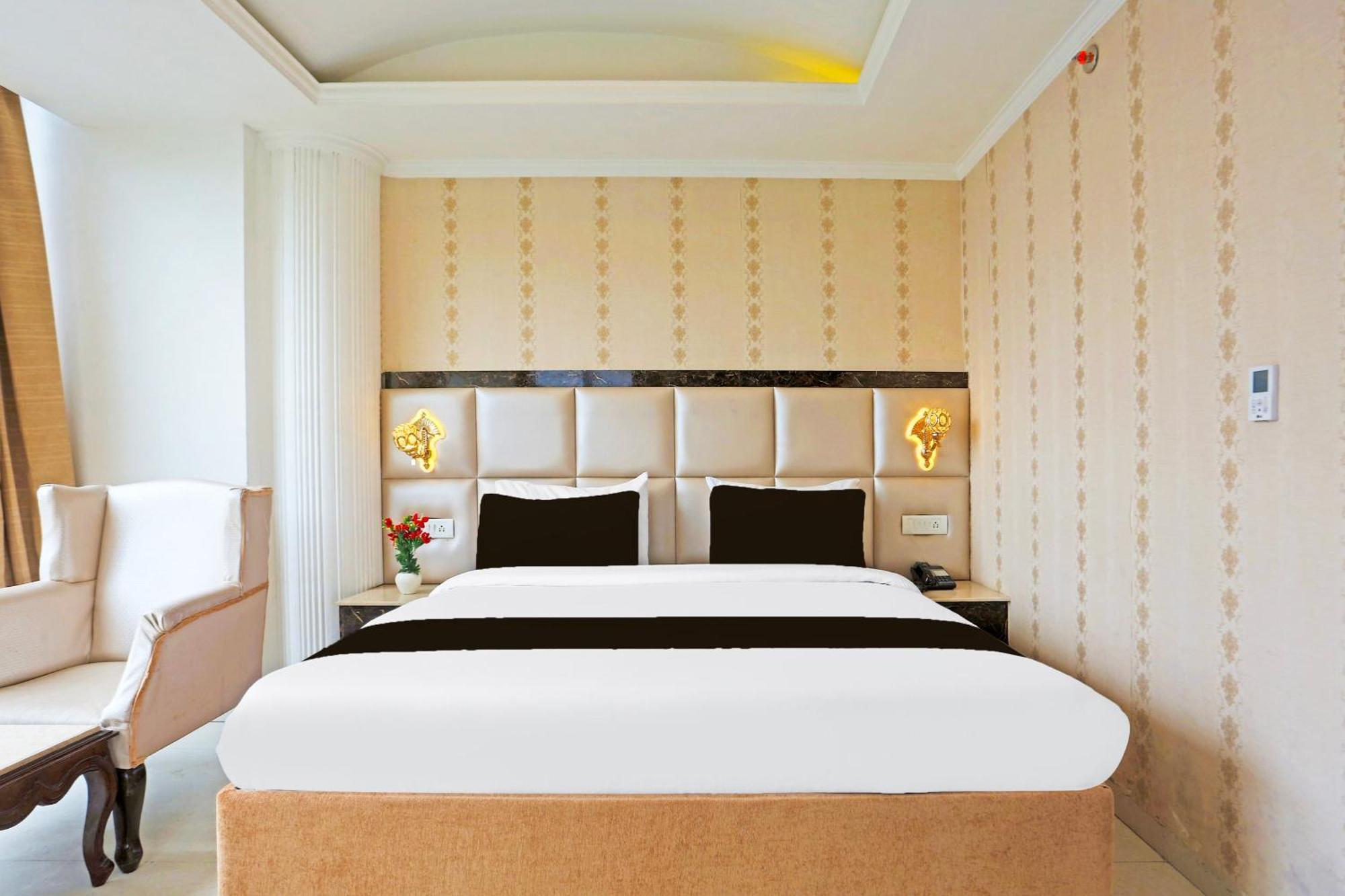 Super Townhouse Oak Dharamshala Near Maximus Mall Exterior photo