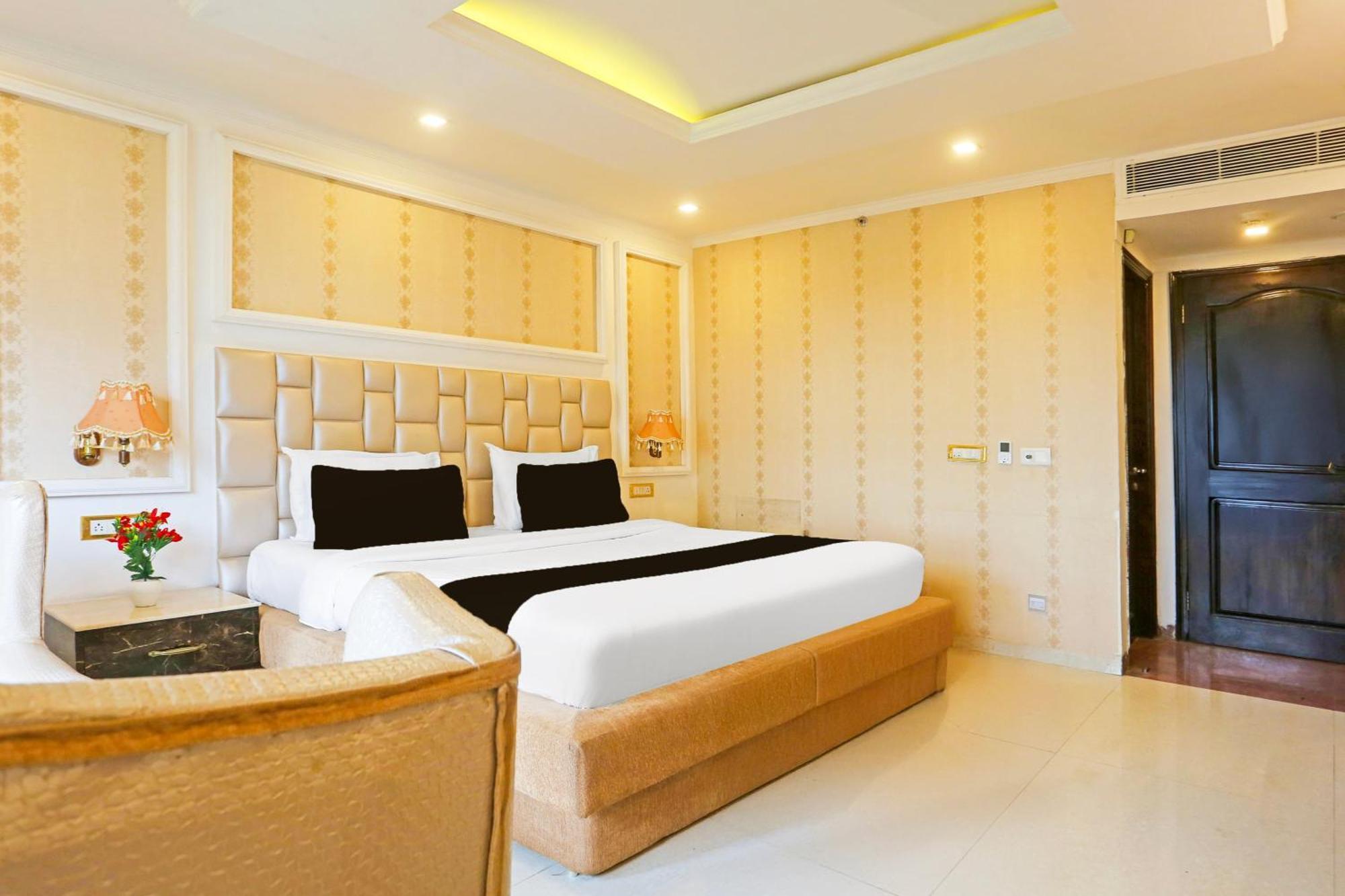 Super Townhouse Oak Dharamshala Near Maximus Mall Exterior photo