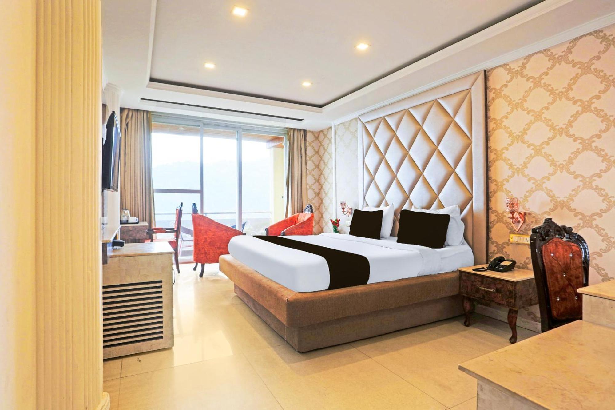 Super Townhouse Oak Dharamshala Near Maximus Mall Exterior photo