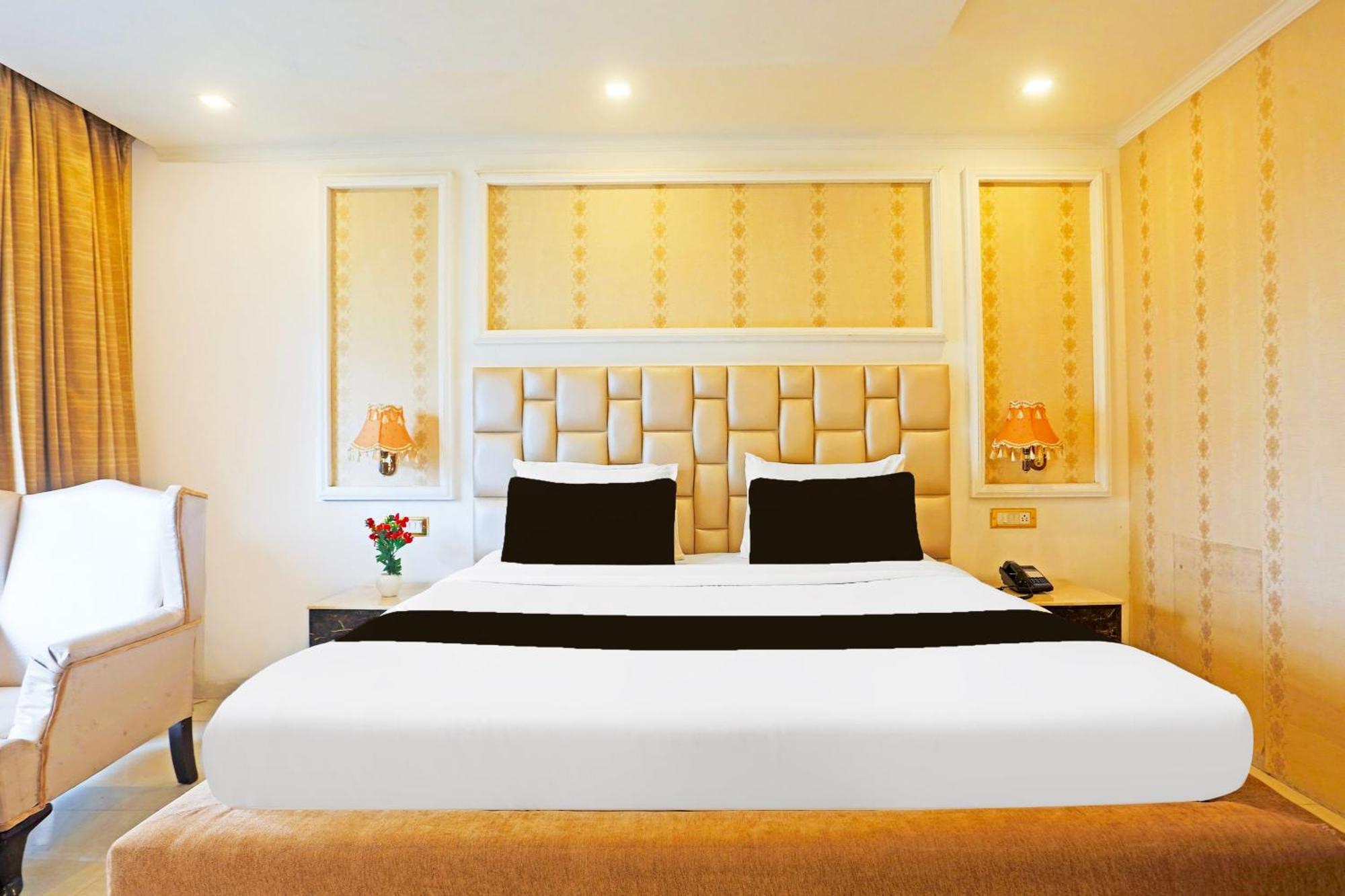 Super Townhouse Oak Dharamshala Near Maximus Mall Exterior photo