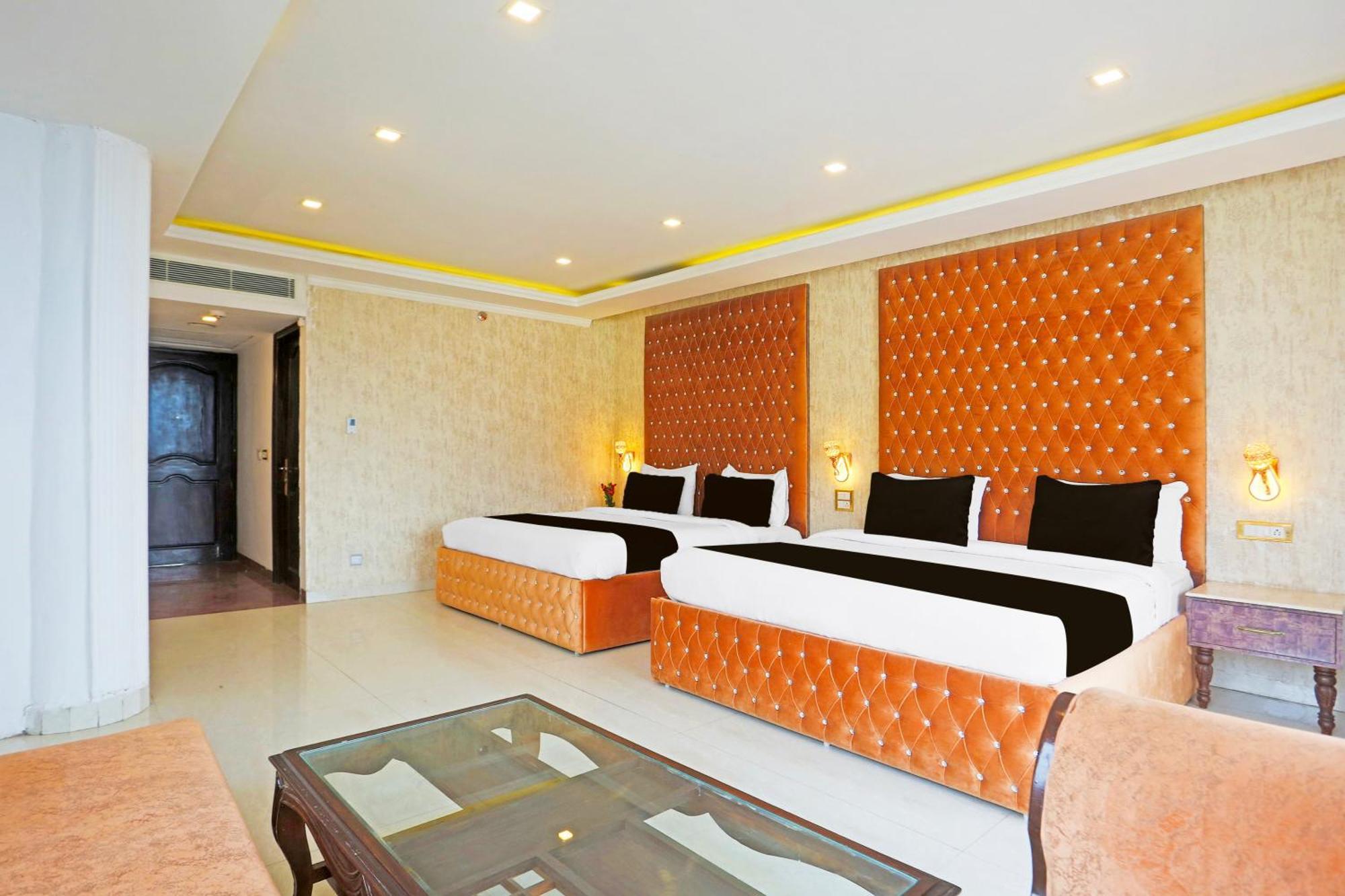 Super Townhouse Oak Dharamshala Near Maximus Mall Exterior photo