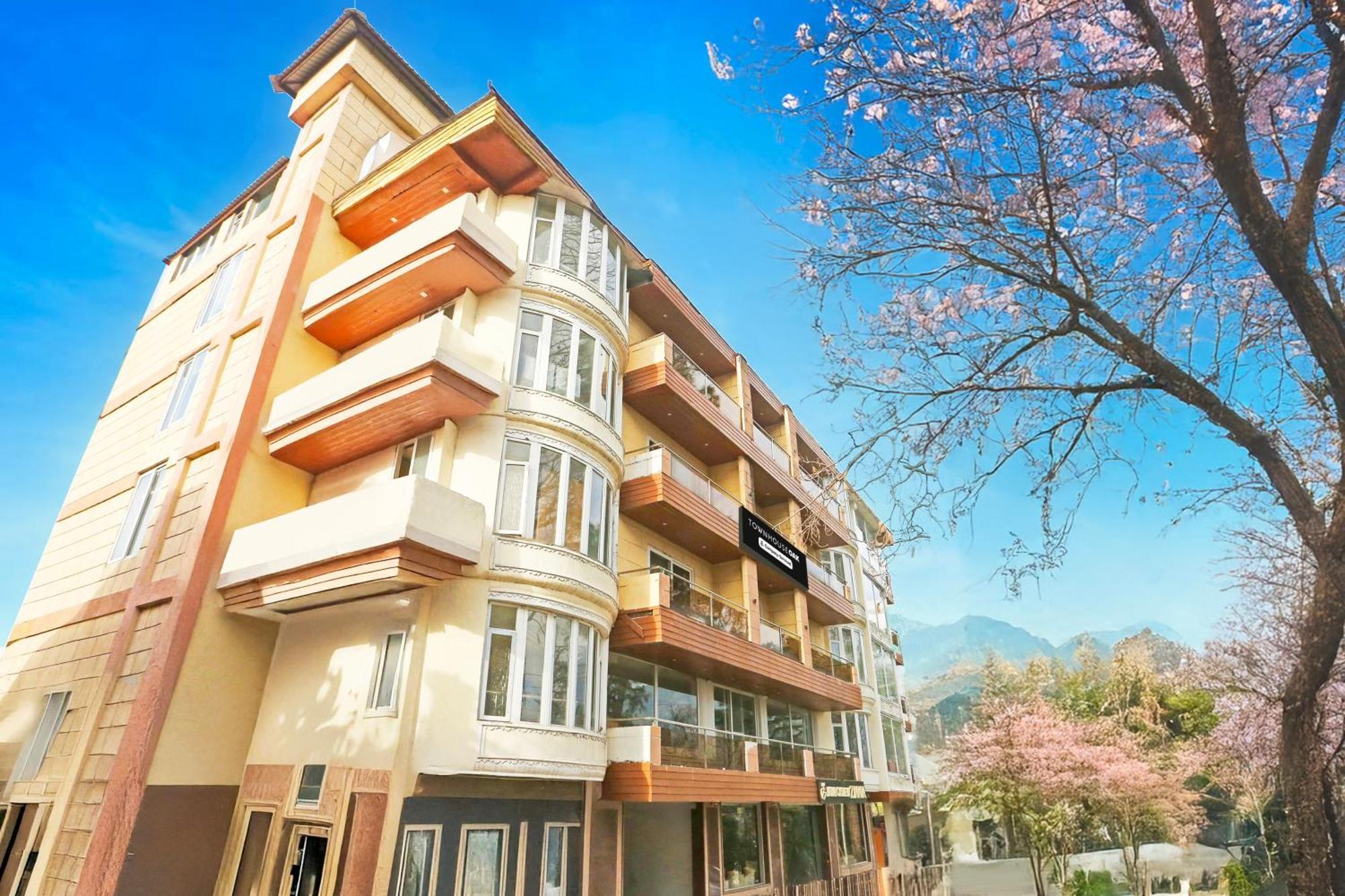 Super Townhouse Oak Dharamshala Near Maximus Mall Exterior photo